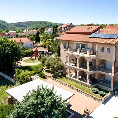Apartment In With Balcony, Air Condition, Wifi