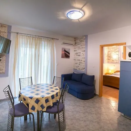Apartment In With Balcony, Air Condition, Wifi Lopar
